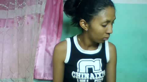 Snapshot of eliah193653 chatting on July 25, 7:39 am eliah193653 online show from July 25, 7:39 am
