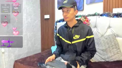 Elian Julian online show from November 17, 9:09 pm