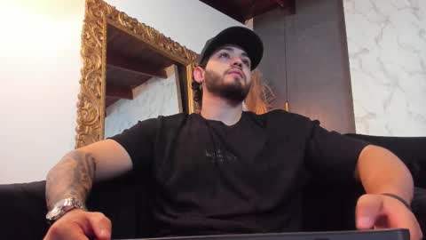 Snapshot of eliankeiser chatting on November 15, 12:23 pm Elian online show from November 15, 12:23 pm