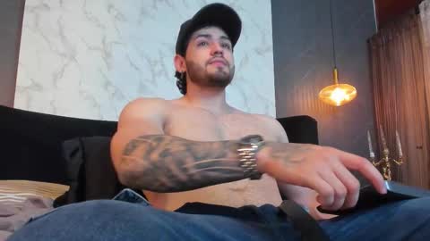 Snapshot of eliankeiser chatting on November 25, 2:06 pm Elian online show from November 25, 2:06 pm