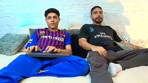 elias_salvatore_ online show from May 17, 4:03 pm
