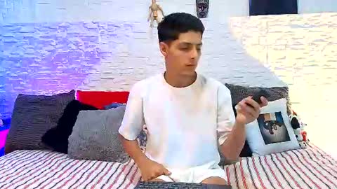 Snapshot of elias_salvatore_ chatting on July 13, 5:16 pm elias_salvatore_ online show from July 13, 5:16 pm