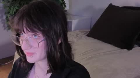 Snapshot of eliejay chatting on November 8, 5:29 am Ellie online show from November 8, 5:29 am