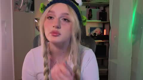 Ellie online show from May 1, 5:34 am