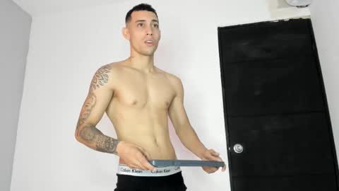 Snapshot of elier_jhonson1 chatting on February 14, 2:03 pm elier_jhonson1 online show from February 14, 2:03 pm