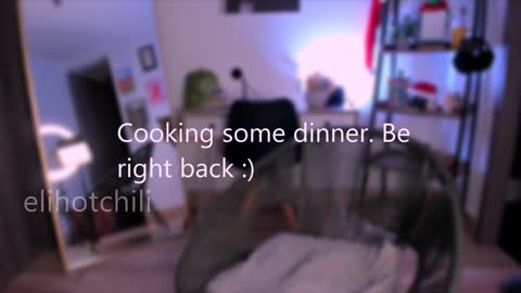 Snapshot of elihotchili chatting on December 6, 1:29 am Eli online show from December 6, 1:29 am