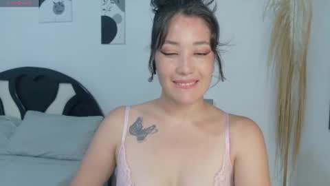 eliiih_ online show from June 23, 9:13 pm