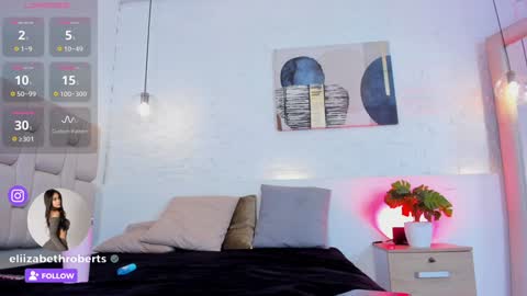 E L I I Z A B E T H   online show from February 5, 7:39 am