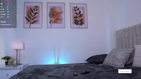 E L I I Z A B E T H   online show from March 22, 11:24 am