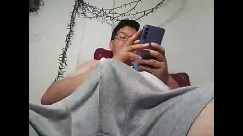 Snapshot of elimposstor chatting on December 9, 1:45 pm elimposstor online show from December 9, 1:45 pm