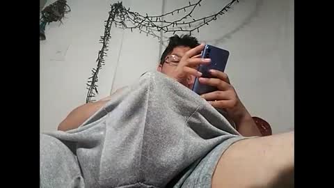 Snapshot of elimposstor chatting on December 10, 1:33 pm elimposstor online show from December 10, 1:33 pm