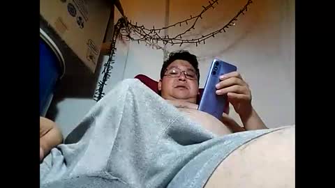 Snapshot of elimposstor chatting on December 15, 4:04 pm elimposstor online show from December 15, 4:04 pm