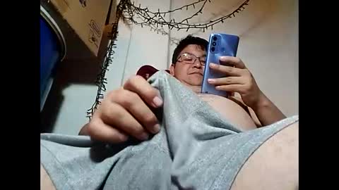 Snapshot of elimposstor chatting on December 15, 10:37 pm elimposstor online show from December 15, 10:37 pm