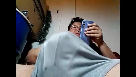 Snapshot of elimposstor chatting on January 3, 1:25 pm elimposstor online show from January 3, 1:25 pm