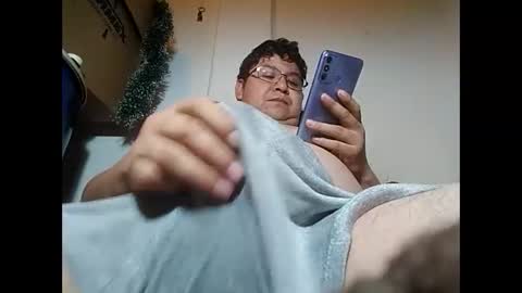 Snapshot of elimposstor chatting on January 13, 12:09 am elimposstor online show from January 13, 12:09 am