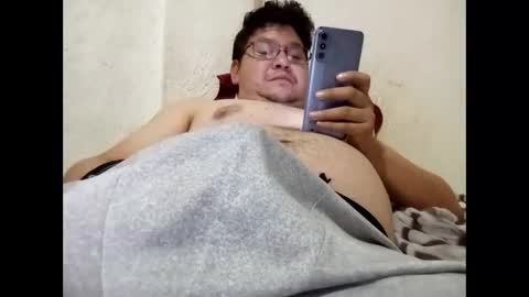 Snapshot of elimposstor chatting on December 3, 4:20 am elimposstor online show from December 3, 4:20 am