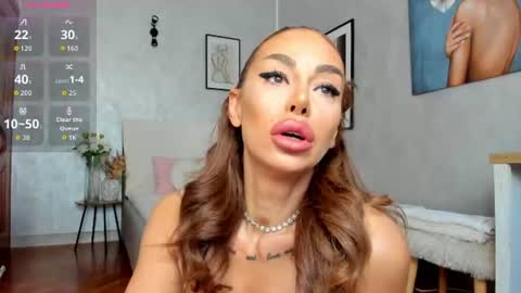 Snapshot of elinamoon_ chatting on June 20, 4:48 am Elina online show from June 20, 4:48 am