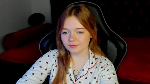 elinavale online show from April 28, 5:18 pm