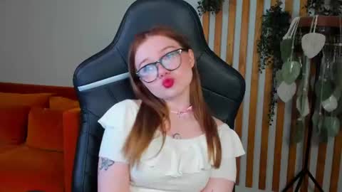 elinavale online show from June 16, 5:43 am