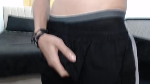 Snapshot of elio_collem chatting on January 28, 7:32 am ELIO online show from January 28, 7:32 am