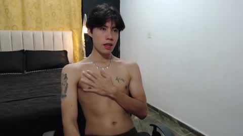 Snapshot of elio_collem chatting on February 8, 8:42 am ELIO online show from February 8, 8:42 am