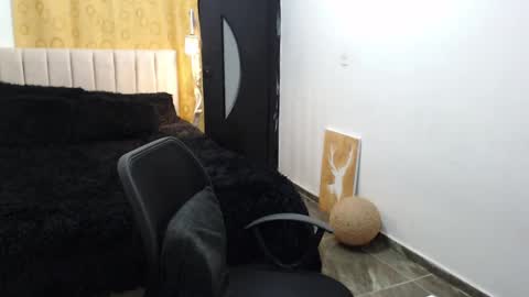 Snapshot of elio_collem chatting on February 25, 9:20 am ELIO online show from February 25, 9:20 am