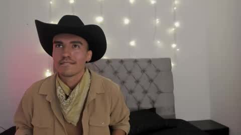 Snapshot of elio_dicaprio chatting on November 1, 2:24 am elio_dicaprio online show from November 1, 2:24 am