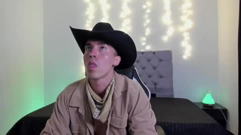 Snapshot of elio_dicaprio chatting on November 3, 10:42 pm elio_dicaprio online show from November 3, 10:42 pm