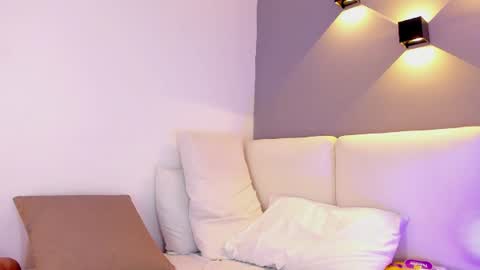 Snapshot of elisa_castrillon chatting on June 11, 12:32 am Elisa online show from June 11, 12:32 am