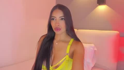 Snapshot of elisa_castrillon chatting on July 3, 8:37 pm Elisa online show from July 3, 8:37 pm