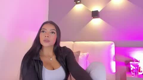 Snapshot of elisa_castrillon chatting on July 6, 7:38 pm Elisa online show from July 6, 7:38 pm