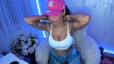 Snapshot of elisabaxter chatting on July 13, 1:52 am Maria online show from July 13, 1:52 am