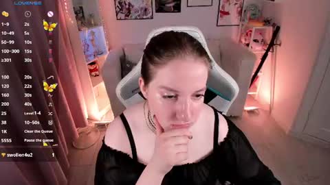 Snapshot of elisabeth_binder chatting on July 10, 3:33 am your sweet Lisa online show from July 10, 3:33 am