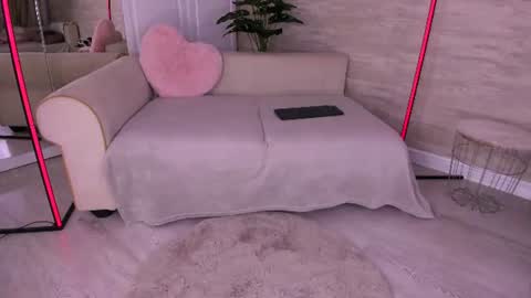 Snapshot of elisabeth_jason chatting on July 17, 4:19 am elisabeth_jason online show from July 17, 4:19 am