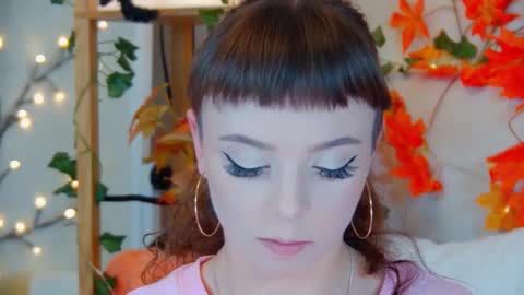 ElisabethDavis online show from October 11, 5:00 pm