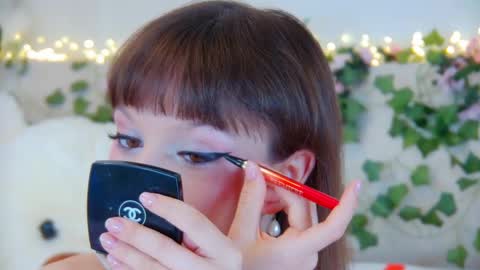 ElisabethDavis online show from April 12, 3:06 pm