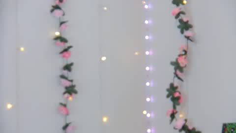 ElisabethDavis online show from April 18, 7:07 pm