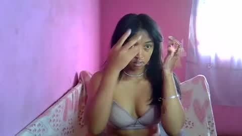 elisah01 online show from August 4, 5:43 am