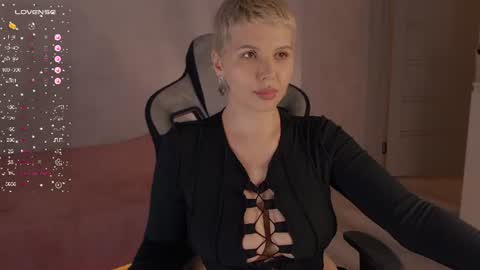 elise_day online show from June 17, 5:58 pm