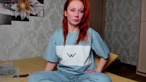 Snapshot of elisefoxy chatting on January 5, 7:49 pm Elise online show from January 5, 7:49 pm