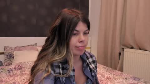 Elly online show from February 1, 6:50 pm