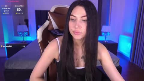 elisevelour online show from April 29, 1:37 pm