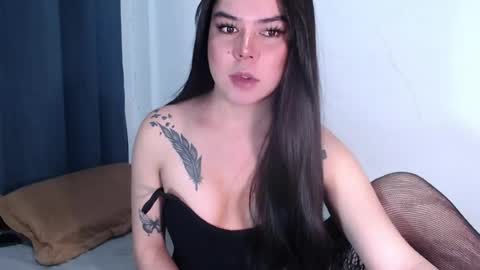 Snapshot of elisex18 chatting on May 4, 8:21 am Elise online show from May 4, 8:21 am