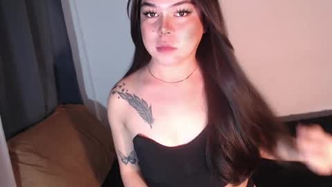 Snapshot of elisex18 chatting on May 31, 7:37 am Elise online show from May 31, 7:37 am