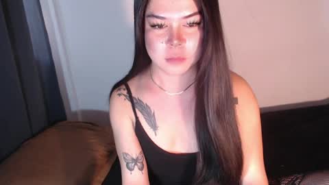 Snapshot of elisex18 chatting on June 2, 4:47 am Elise online show from June 2, 4:47 am