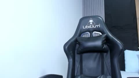 Snapshot of elissa_iris chatting on January 16, 7:10 pm E L I S S A online show from January 16, 7:10 pm