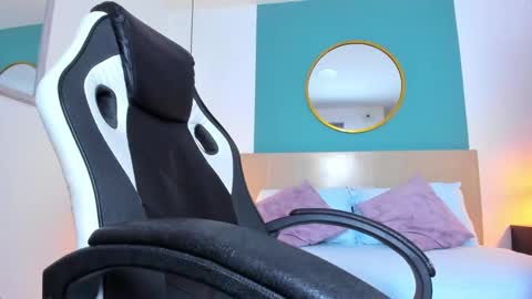 Snapshot of elissa_iris chatting on February 12, 2:14 am E L I S S A online show from February 12, 2:14 am