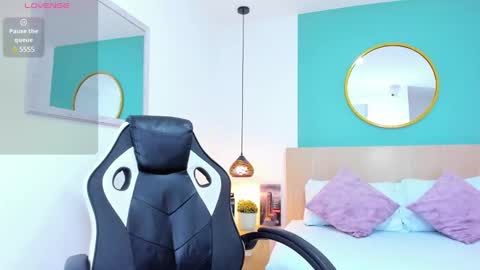 Snapshot of elissa_iris chatting on February 14, 2:07 am E L I S S A online show from February 14, 2:07 am