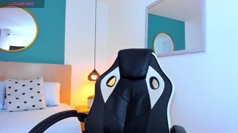 Snapshot of elissa_iris chatting on March 11, 1:59 am E L I S S A online show from March 11, 1:59 am