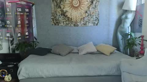 Elissecinnamon online show from May 9, 6:57 pm